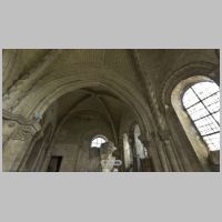 Saint-Leu-d'Esserent, photo on mappinggothic.org, Narthex chapel triforium level,4.jpg